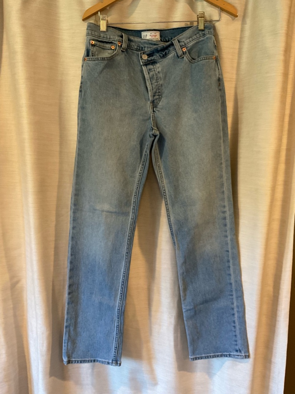 GAP Light Blue, 90’s Straight, HIGH Rise Jeans, button fly crossover waist.